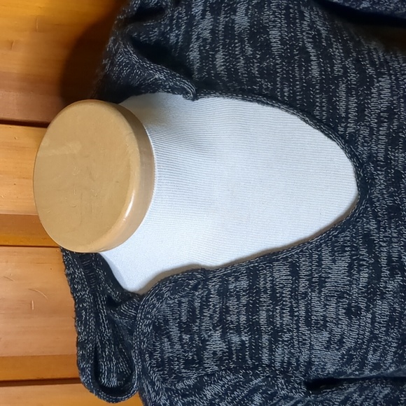 G21* kangaroo pouch hoodie long sleeve heathered gray/black raw rolled hems - Picture 3 of 11